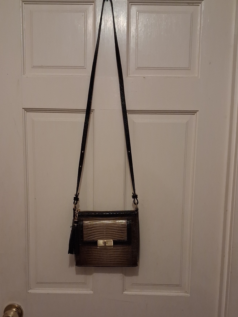 Brahmin Vintage Crossbody.brown Leather And Gold Hues.